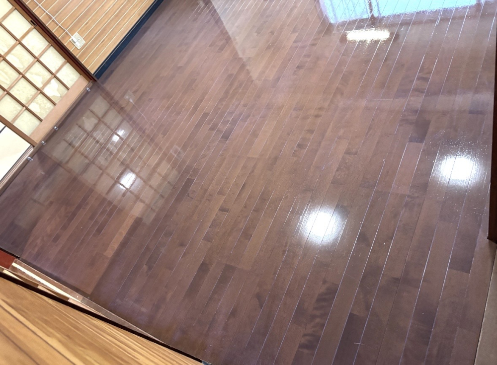 滋賀県彦根市のフローリングクリーニングの作業後1