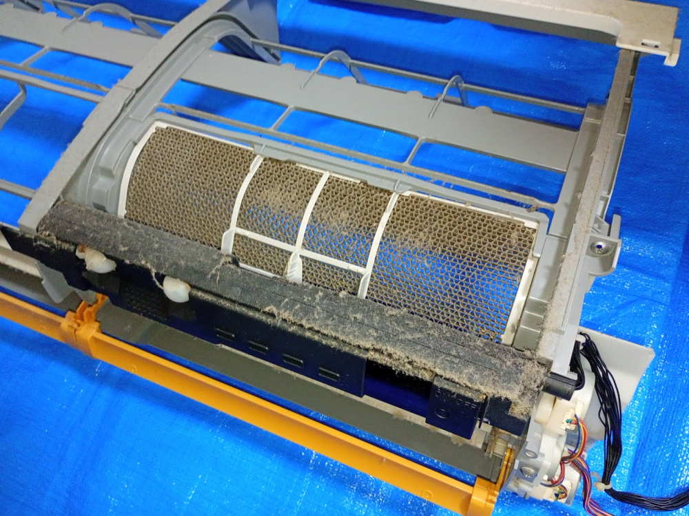 愛知県知多市新舞子のお掃除機能付きエアコンの作業前1