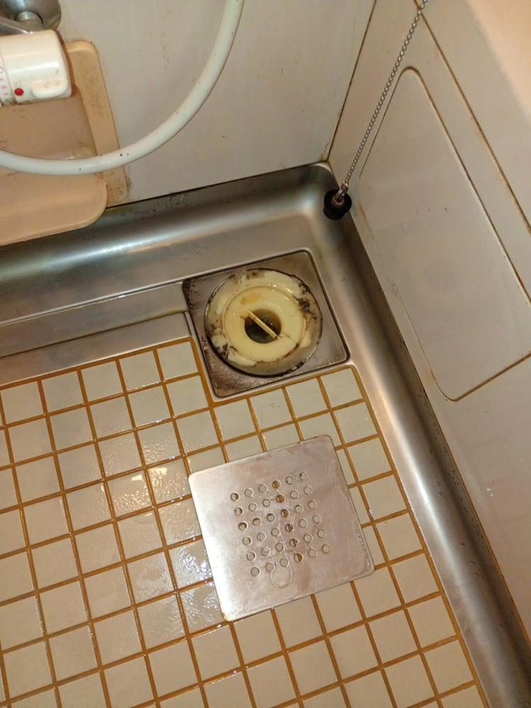 愛知県半田市瑞穂町の浴室・お風呂クリーニングの作業前2