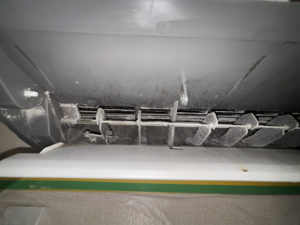 埼玉県三郷市のお掃除機能付きエアコンの作業前2