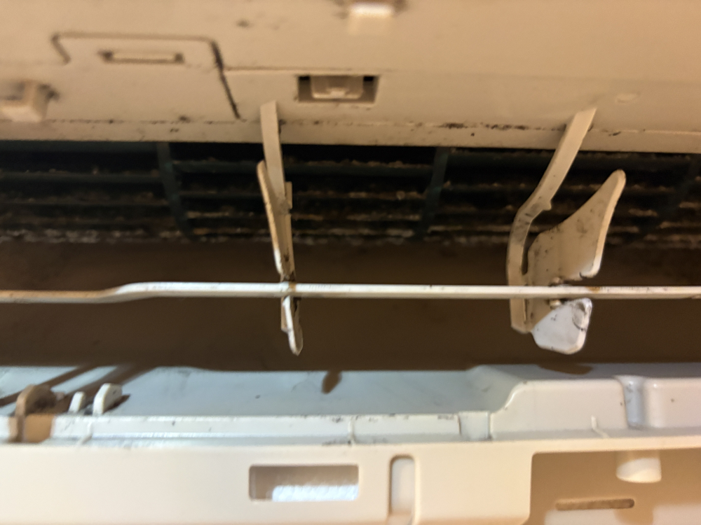 神奈川県海老名市の壁掛けエアコンの作業前1