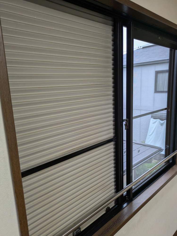 埼玉県上尾市小泉の窓ガラス・サッシクリーニングの作業後2