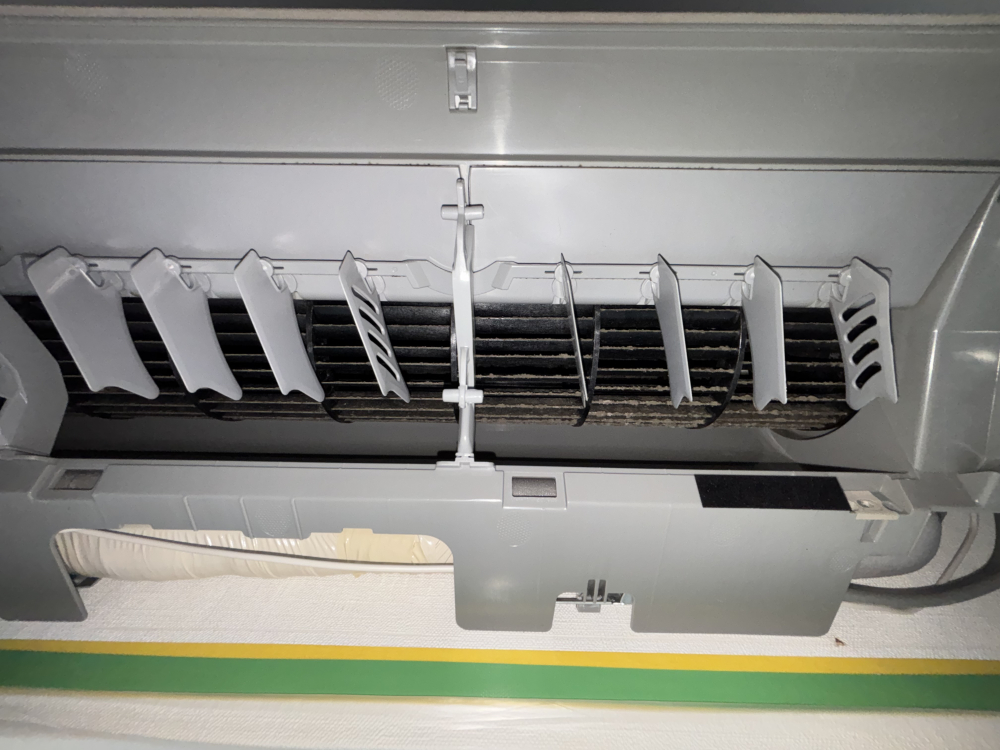 埼玉県所沢市のお掃除機能付きエアコンの作業前2