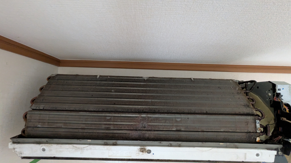 静岡県焼津市藤守の壁掛けエアコンの作業前2