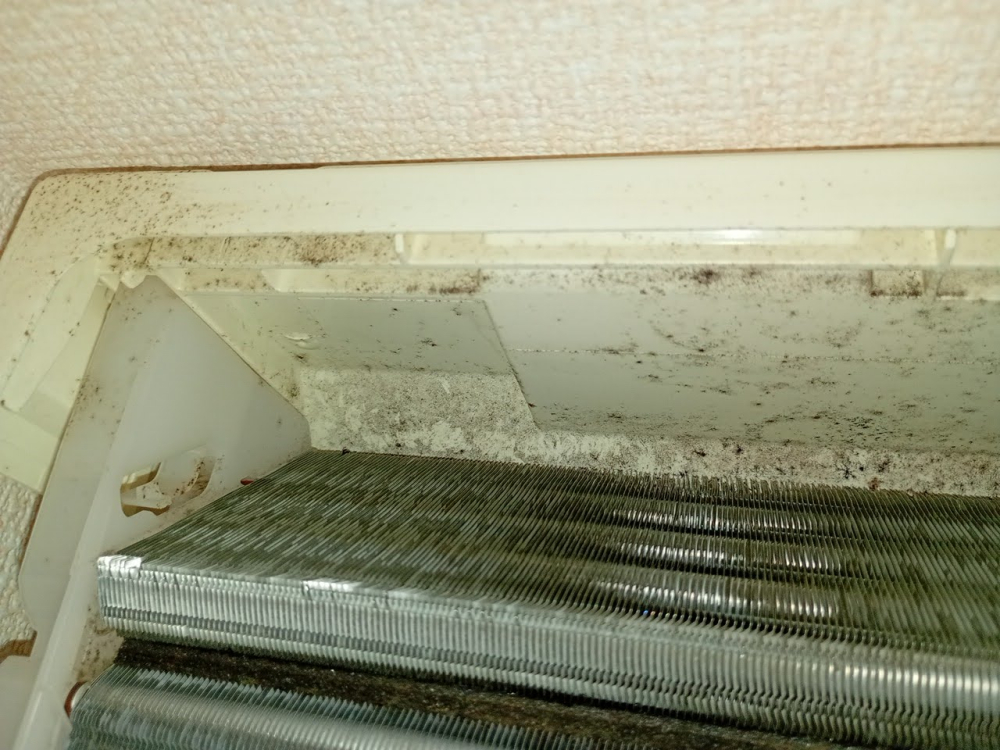 愛知県半田市青山の壁掛けエアコンの作業前2