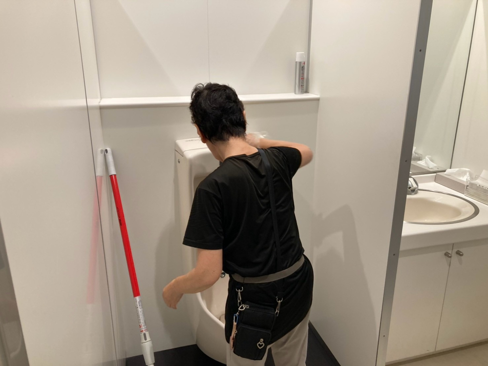 東京都国分寺市のオフィス清掃の作業前2