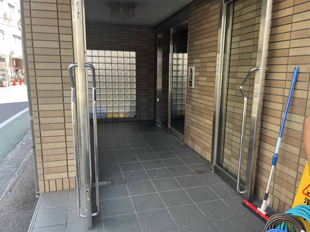 東京都板橋区中台のビル・マンション共用部清掃の作業前1