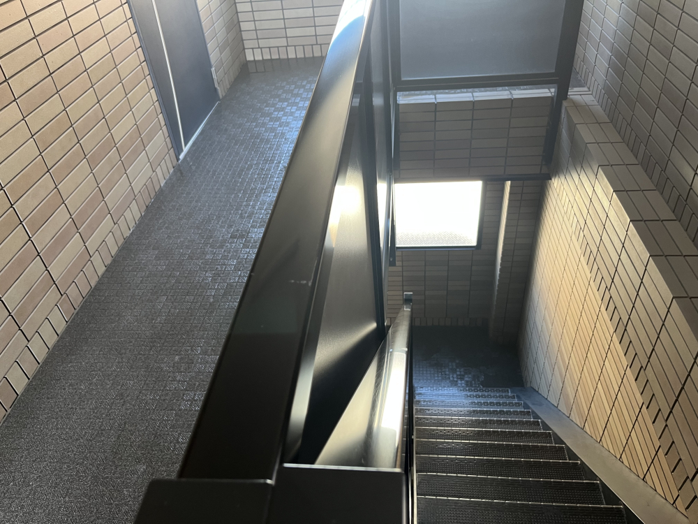 東京都板橋区中台のビル・マンション共用部清掃の作業前3