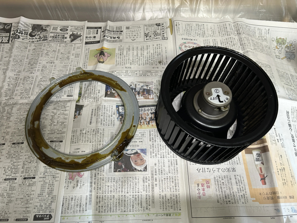 岡山県岡山市中区のレンジフードクリーニングの作業前1