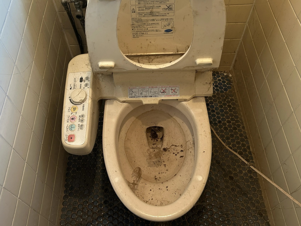 岡山県津山市のトイレクリーニングの作業前1