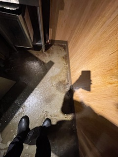 東京都世田谷区三軒茶屋の店舗清掃の作業前1