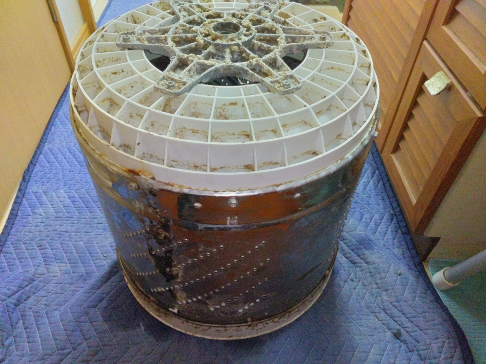 山梨県南アルプス市の洗濯機分解クリーニングの作業前2