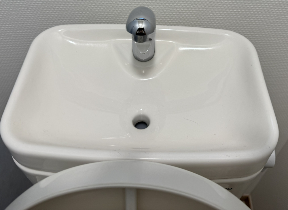 兵庫県明石市のトイレクリーニングの作業後1