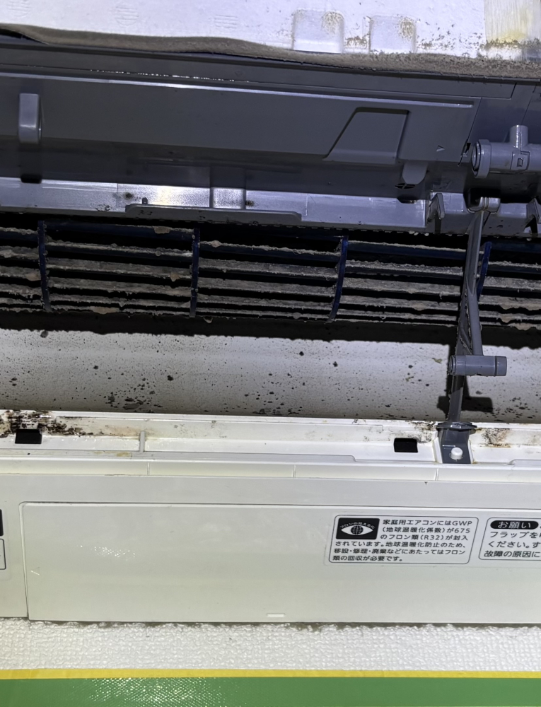 大阪府大東市中垣内のお掃除機能付きエアコンの作業前1