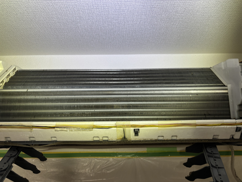 大阪府大東市中垣内のお掃除機能付きエアコンの作業前2