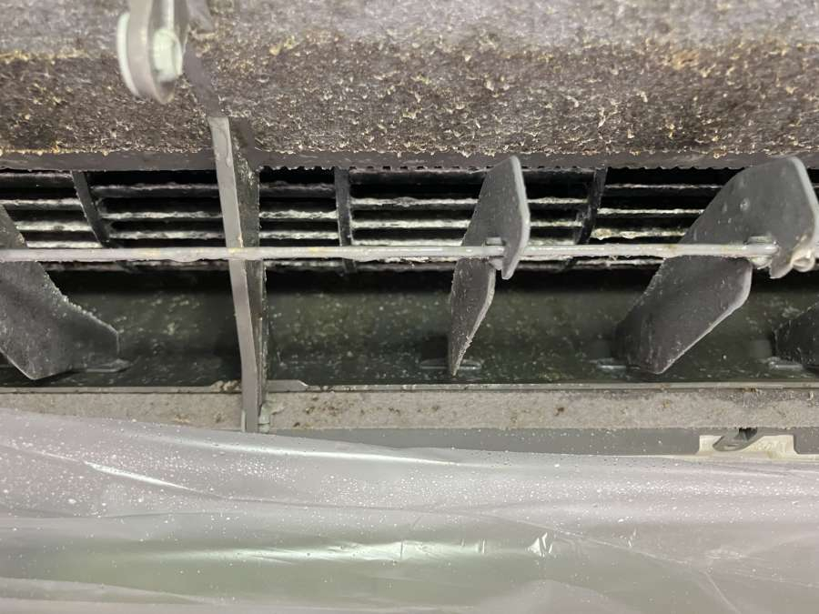 東京都東久留米市のお掃除機能付きエアコンの作業前1