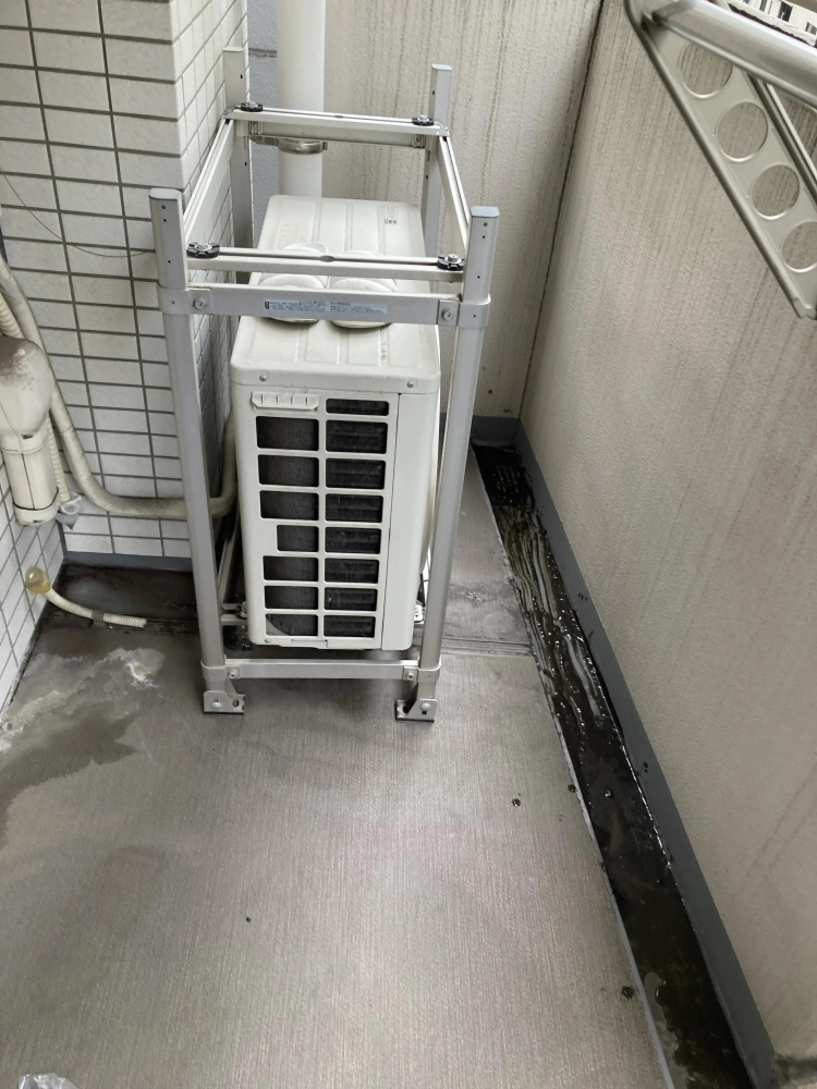 東京都中央区のベランダ・バルコニークリーニングの作業前1