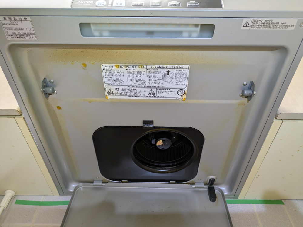 埼玉県川口市戸塚東のレンジフードクリーニングの作業前2
