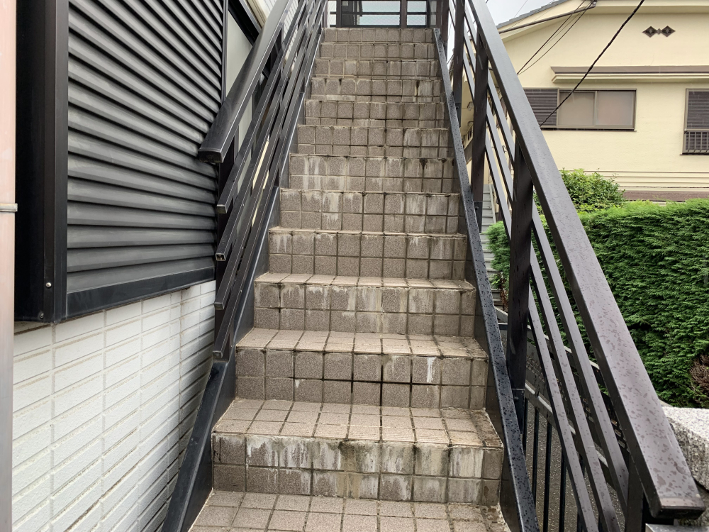 東京都東久留米市大門町のビル・マンション共用部清掃の作業前1