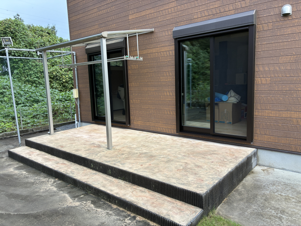 茨城県牛久市牛久町のベランダ・バルコニークリーニングの作業後1