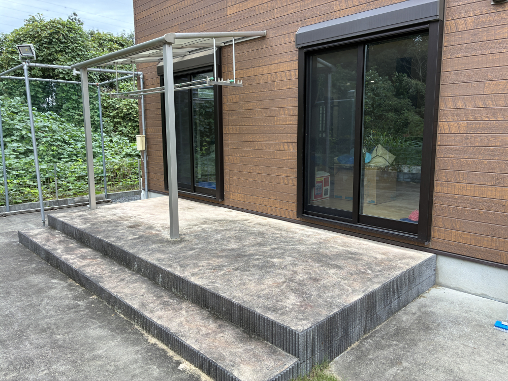 茨城県牛久市牛久町のベランダ・バルコニークリーニングの作業前1