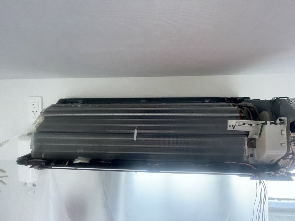 埼玉県さいたま市大宮区のお掃除機能付きエアコンの作業前2