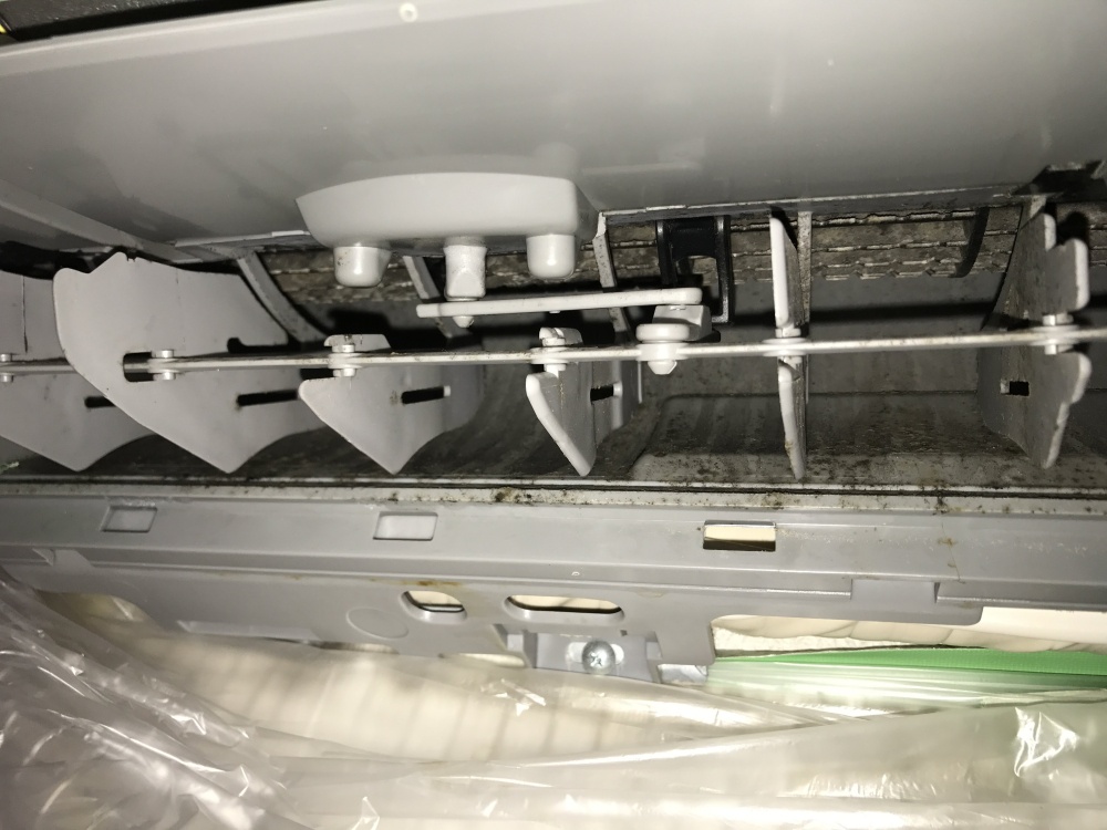 東京都西東京市中町のお掃除機能付きエアコンの作業前2