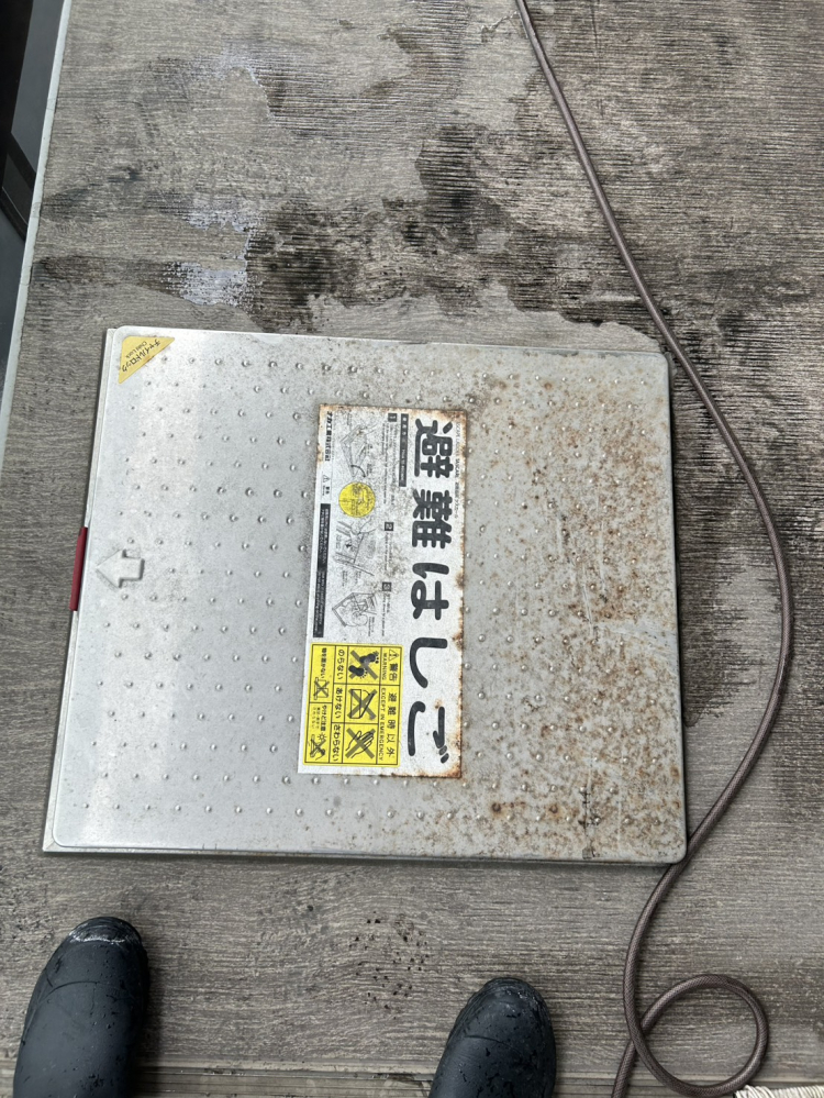 兵庫県神戸市中央区のベランダ・バルコニークリーニングの作業前2