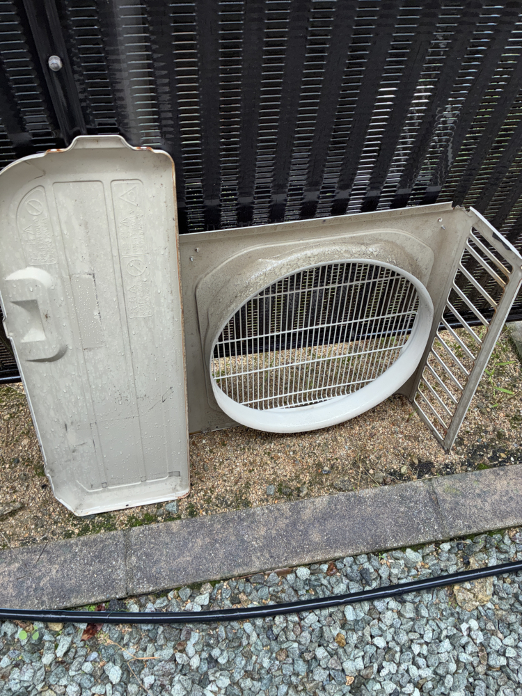 大阪府吹田市藤が丘の壁掛けエアコンの作業前3