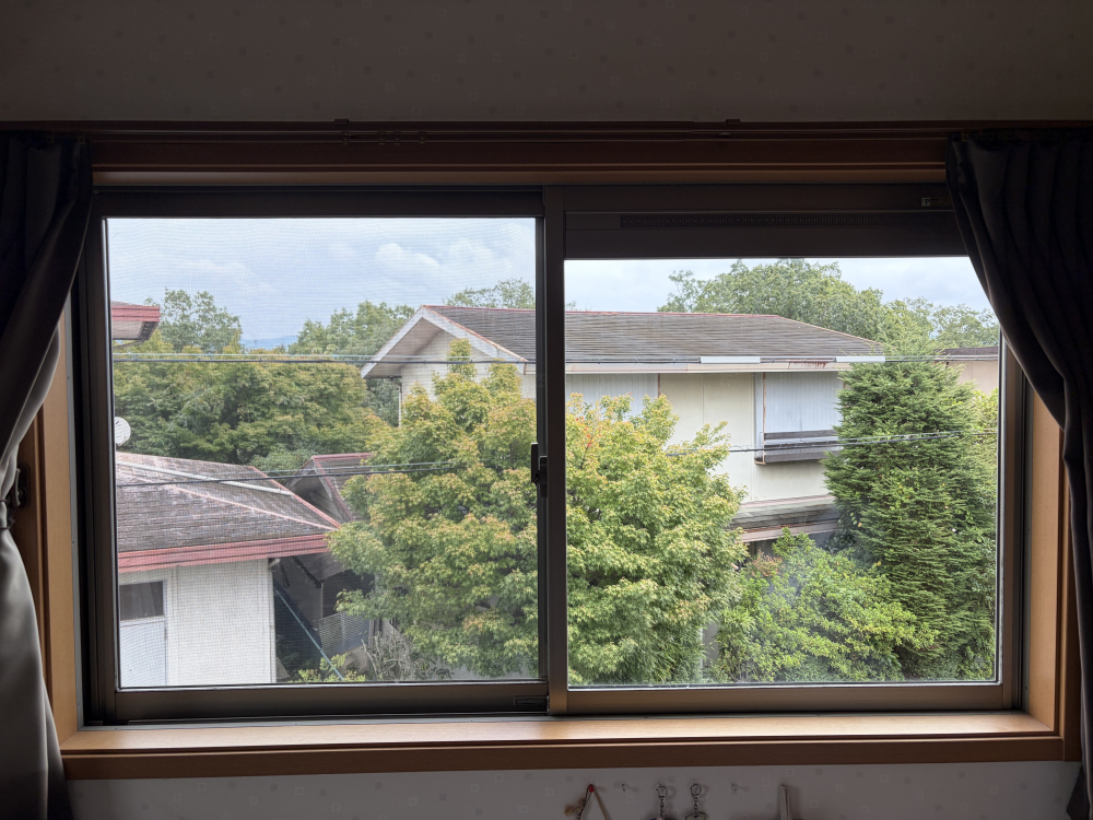 兵庫県川西市清和台東の窓ガラス・サッシクリーニングの作業前1