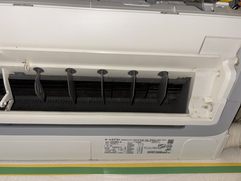 埼玉県ふじみ野市のお掃除機能付きエアコンの作業前2
