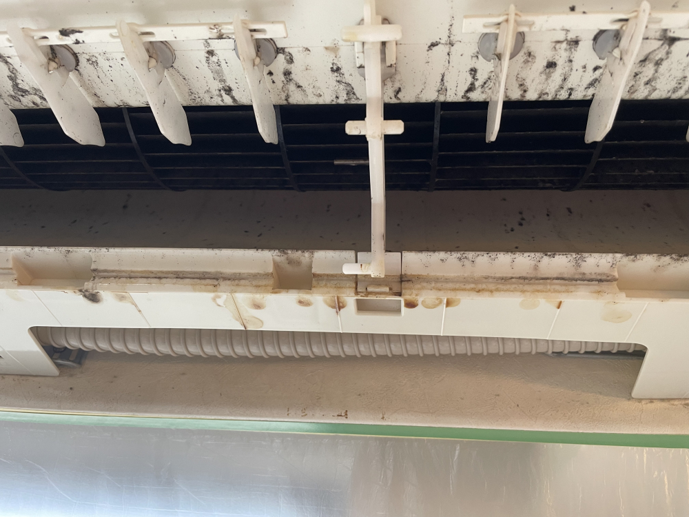 神奈川県横浜市都筑区のお掃除機能付きエアコンの作業前1
