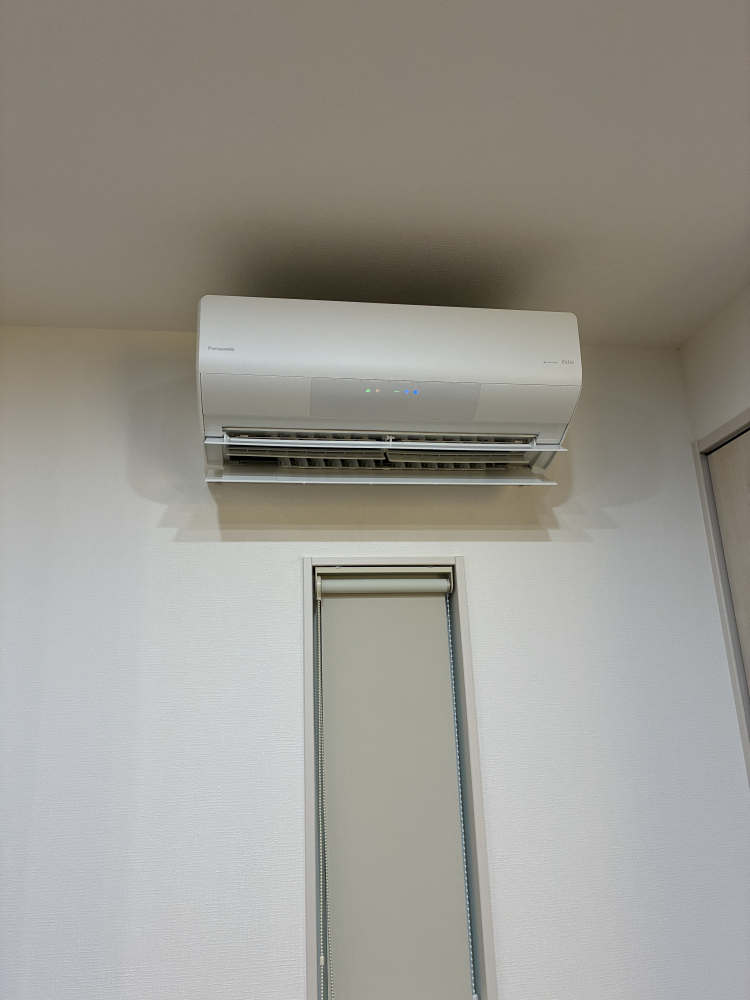 大阪府東大阪市布市町のお掃除機能付きエアコンの作業前1