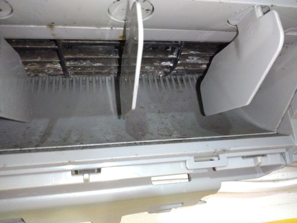 福岡県福岡市早良区のお掃除機能付きエアコンの作業前1