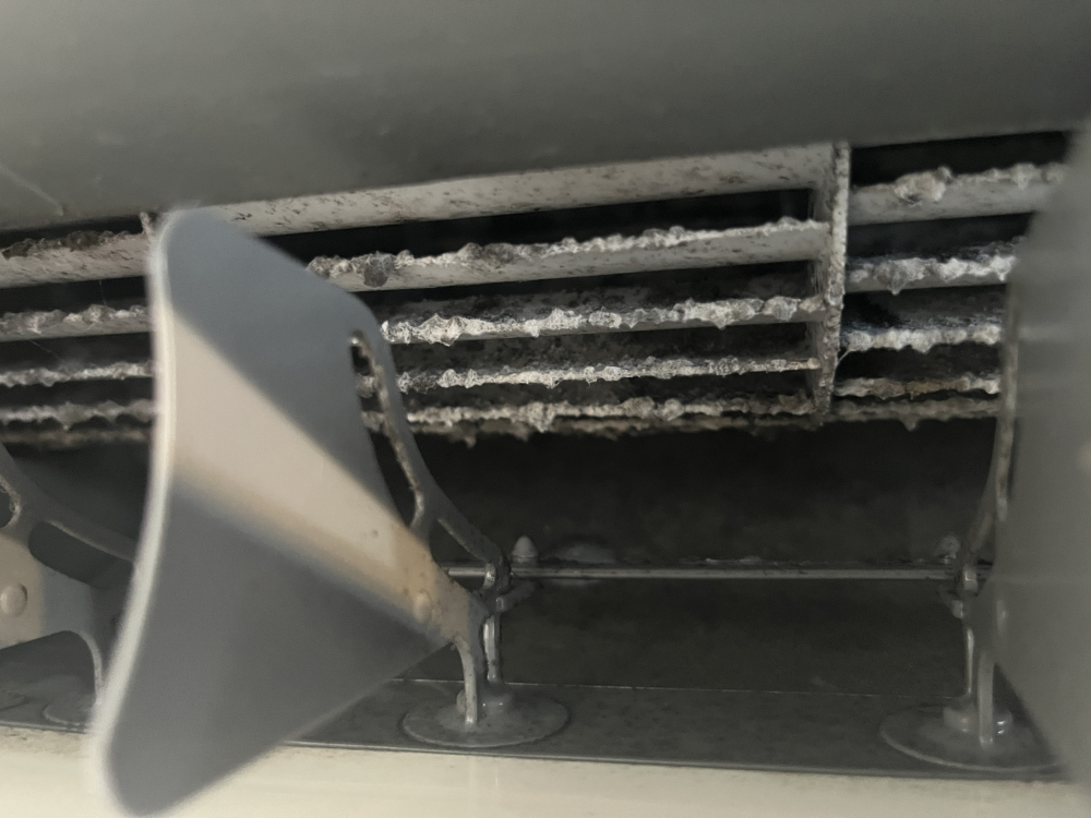 大阪府茨木市天王のお掃除機能付きエアコンの作業前1
