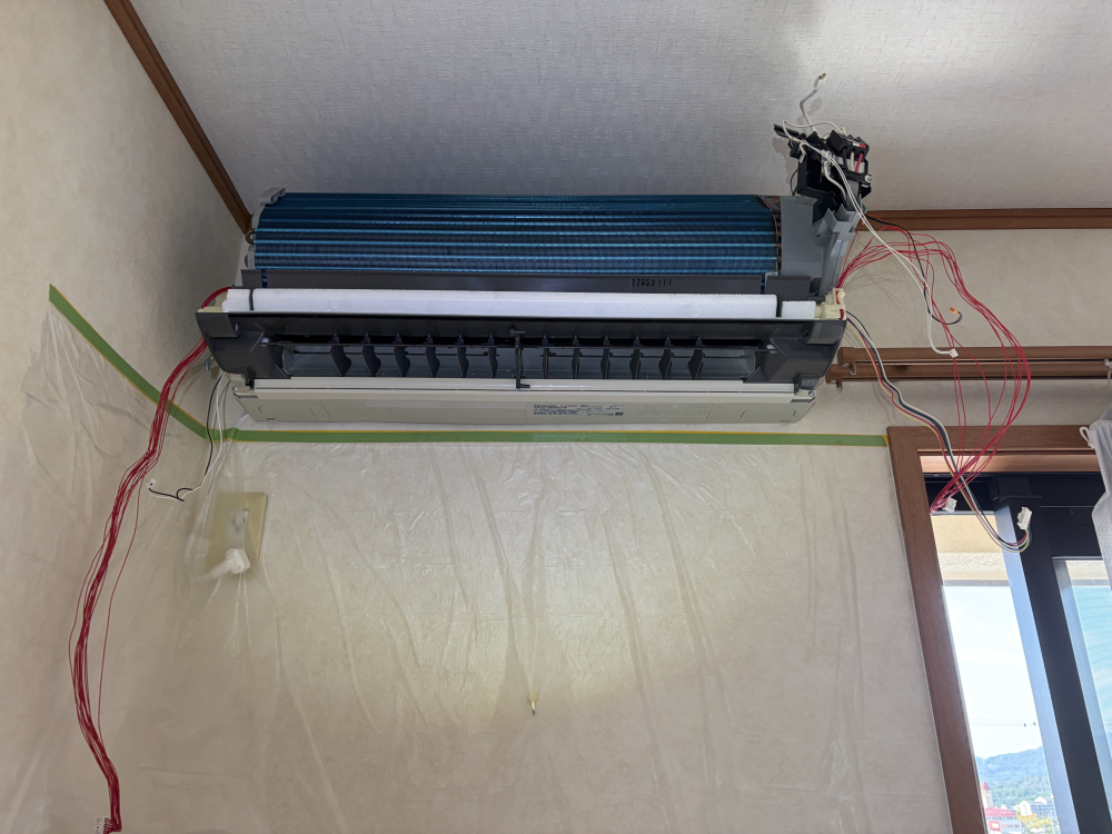 兵庫県川西市美山台のお掃除機能付きエアコンの作業後1