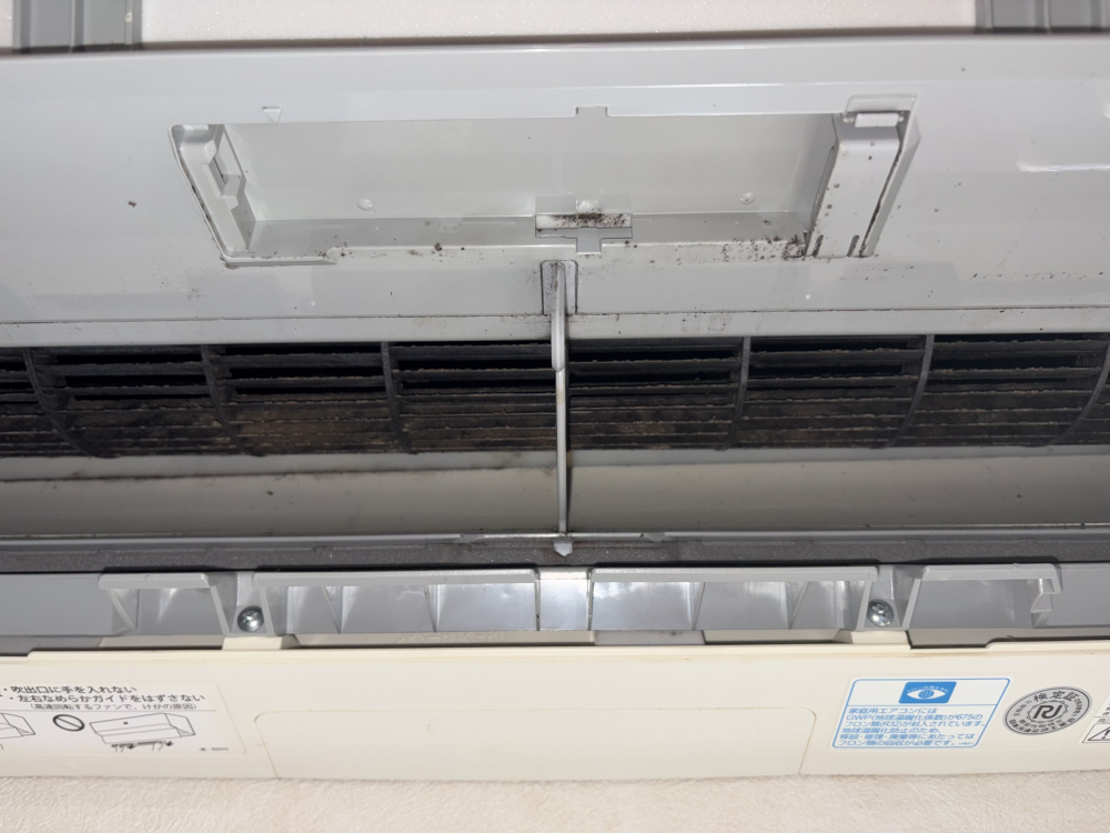 千葉県市川市のお掃除機能付きエアコンの作業前1