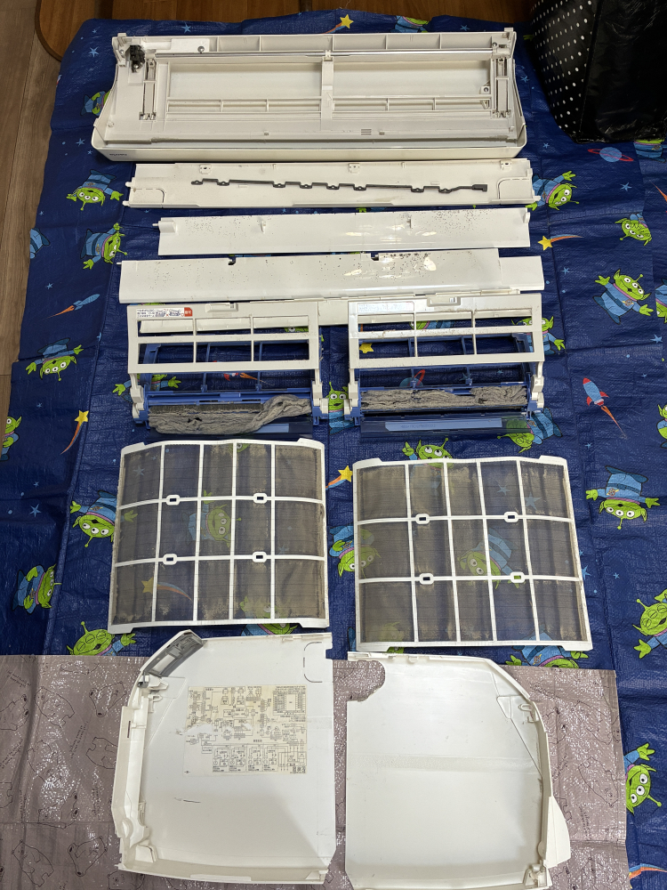 大阪府枚方市桜ヶ丘のお掃除機能付きエアコンの作業前2
