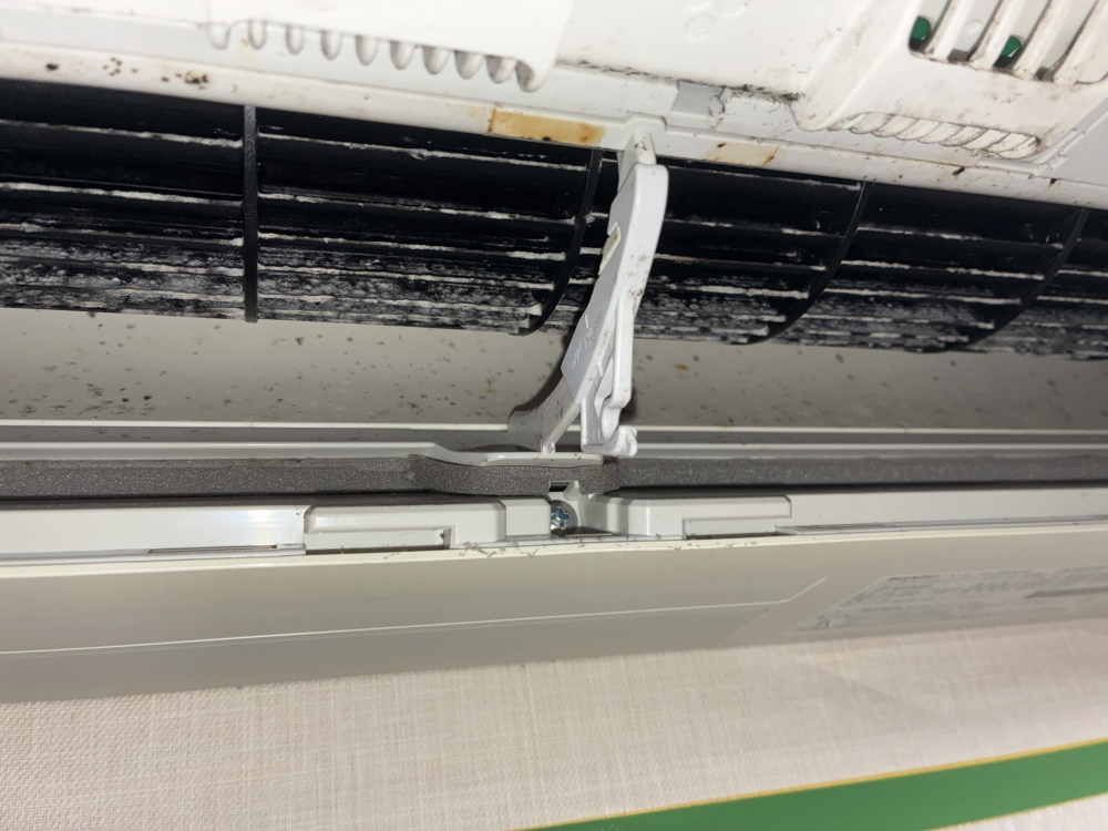 神奈川県横浜市港北区のお掃除機能付きエアコンの作業前1