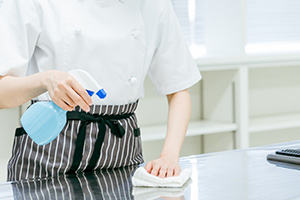 スタッフによる店内清掃のイメージ