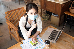 不安なスタッフのイメージ