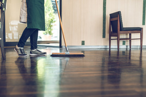 スタッフによる店内清掃のイメージ