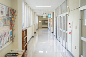 公立中学校/約150坪(共用部・職員室・廊下)のイメージ