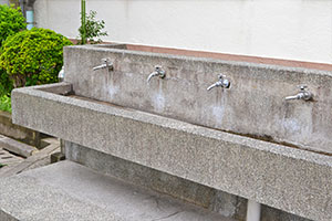 学校の手洗い場のイメージ