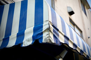 ケース③ 屋外／看板＋テント（アクリル＋テント布）の画像