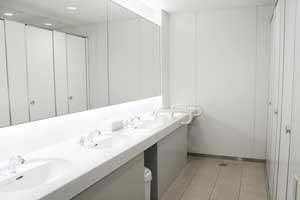 ケース④ 複合施設ビル／共用トイレの壁・洗面まわりの画像