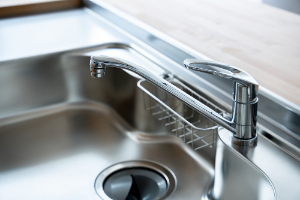 ケース④ 複合施設ビル／共用トイレの壁・洗面まわりの画像