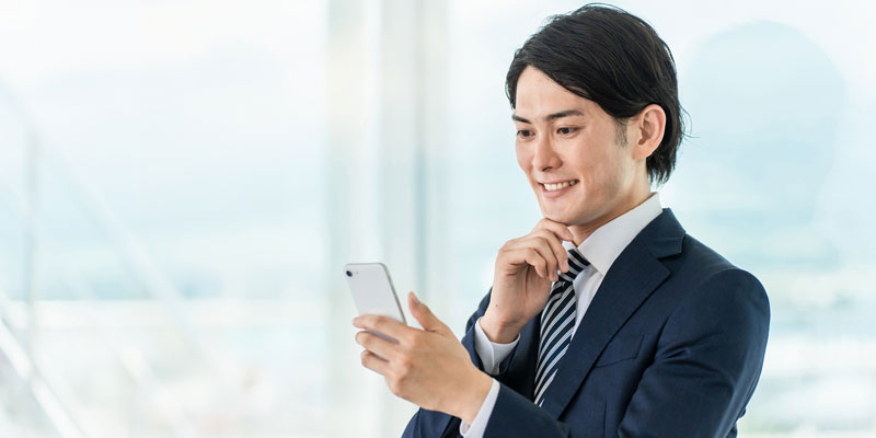 年収が上がらない人の共通点?スマホの利用時間と収入格差の意外な関係