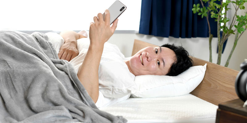 年収が上がらない人の共通点?スマホの利用時間と収入格差の意外な関係