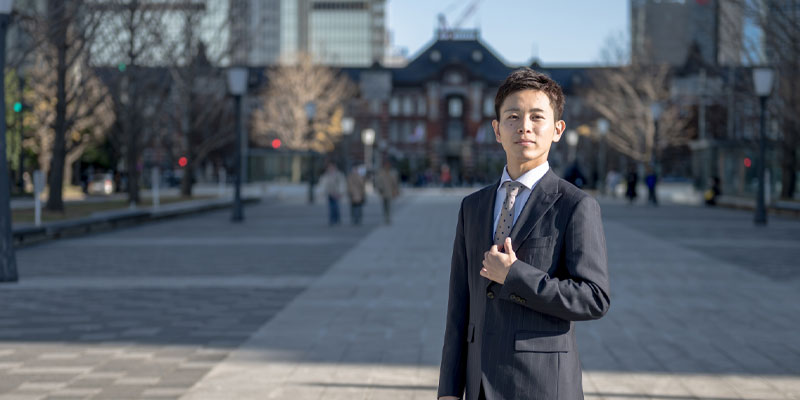 年収が上がらない人の共通点?スマホの利用時間と収入格差の意外な関係